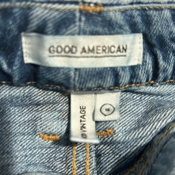 GOOD AMERICAN Sz 18 Good Vintage Mid Wash some Distressing Cropped Jeans - Picture 7 of 10